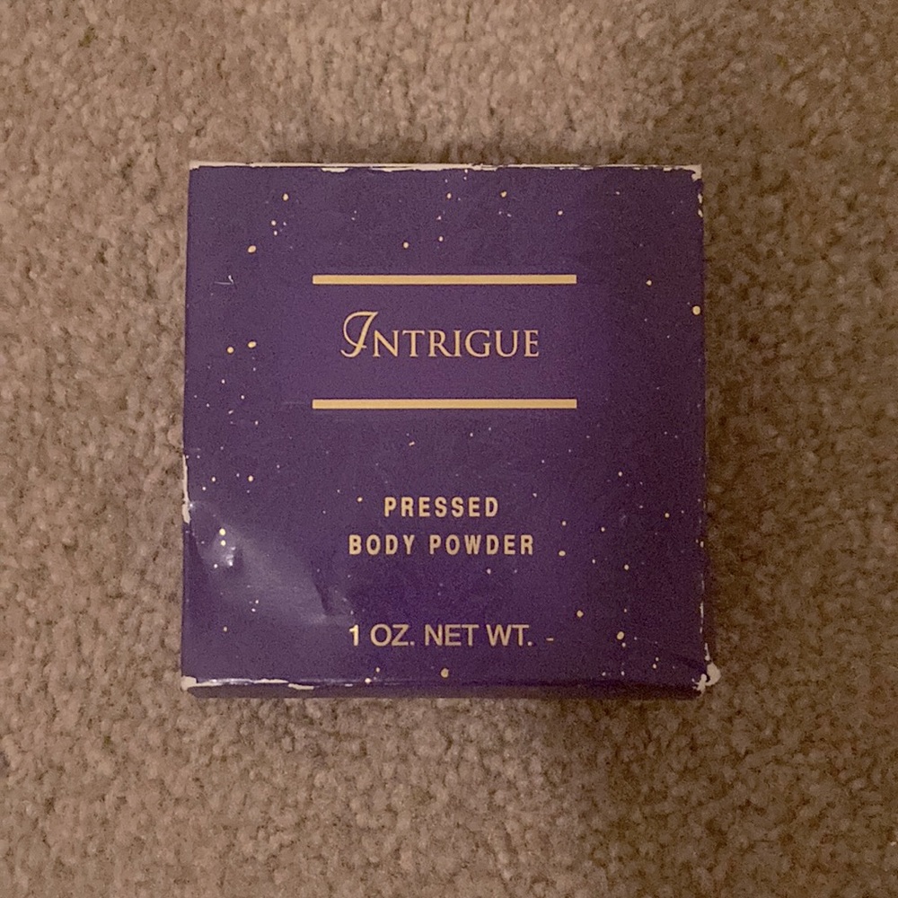 Intrigue scented pressed body powder 1 oz comes with powder #vintagecollection
